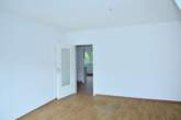 Wohnzimmer - Renovierte 2,5 Zi.-Whg., ca. 70 m² Wfl., EBK, Vollbad & Südbalkon