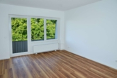 Wohnzimmer - Kernsanierte 2,5 Whg. ca. 65 m² mit Balkon und Einbauküche