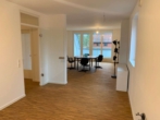 Übergang Küche_Wohnzimmer - *Attraktive Kapitalanlage* Exklusive vermietete Penthouse-Wohnung mit Südwest-Balkon in Isernhagen