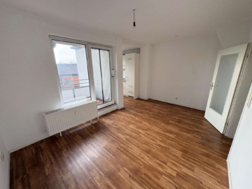 Maisonette Wohnung mit 3 Zimmern, Einbauküche, Loggia & ausgebauten Dachboden, 28309 Bremen, Dachgeschosswohnung