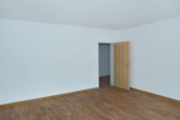 Wohnzimmer - Gemütliche 2 Zi.-Whg., ca. 63 m² Wfl. mit Einbauküche mit Balkon