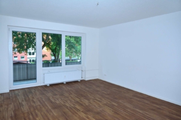 *Barsbüttel* Kernsanierte 2,5 Whg. ca. 66 m² mit Balkon und Einbauküche, 22885 Barsbüttel, Etagenwohnung
