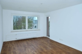 Wohnzimmer - *GLINDE* Erstbezug nach Kernsanierung! Moderne 2-Zimmer Wohnung mit offener Küche und Balkon