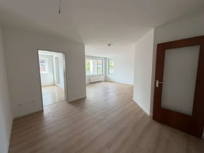 Garbsen-Berenborstel – Attraktive 3-Zimmer-Wohnung mit Loggia und Einbauküche, 30827 Garbsen, Etagenwohnung