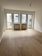 Wohnzimmer - 2-Zimmer-Wohntraum in Hannover-Mitte mit Einbauküche & Balkon