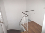 Flur - Kapitalanlage mit Balkon – vermietete 4-Zimmer-Wohnung über zwei Etagen inkl. Stellplatz