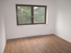 Schlafzimmer - Kapitalanlage mit Balkon – vermietete 4-Zimmer-Wohnung über zwei Etagen inkl. Stellplatz