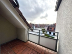 Balkon - Schöne 2-Zimmer-Wohnung mit Einbauküche, Loggia & ausgebauten Dachboden