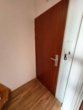 Wohnungseingang - Schöne 2-Zimmer-Wohnung mit Einbauküche, Loggia & ausgebauten Dachboden