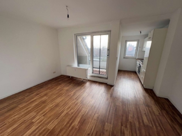 Schöne 2-Zimmer-Wohnung mit Einbauküche, Loggia & ausgebauten Dachboden, 28309 Bremen, Dachgeschosswohnung