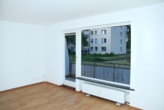 Wohnzimmer - Schöne 1,5 Zi.-Whg., ca. 36 m² Wfl., EBK, Vollbad, großer Balkon